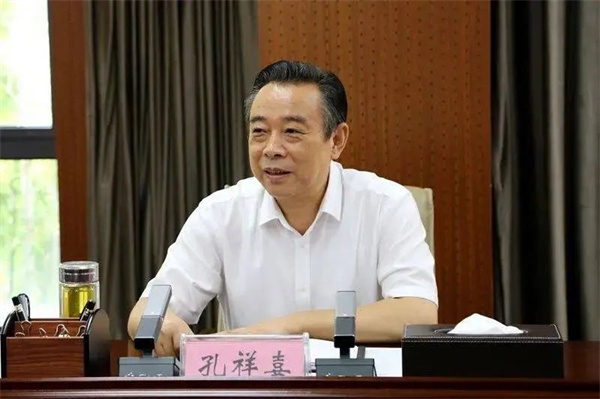 此后当过副矿长,矿长,矿务局副局长等