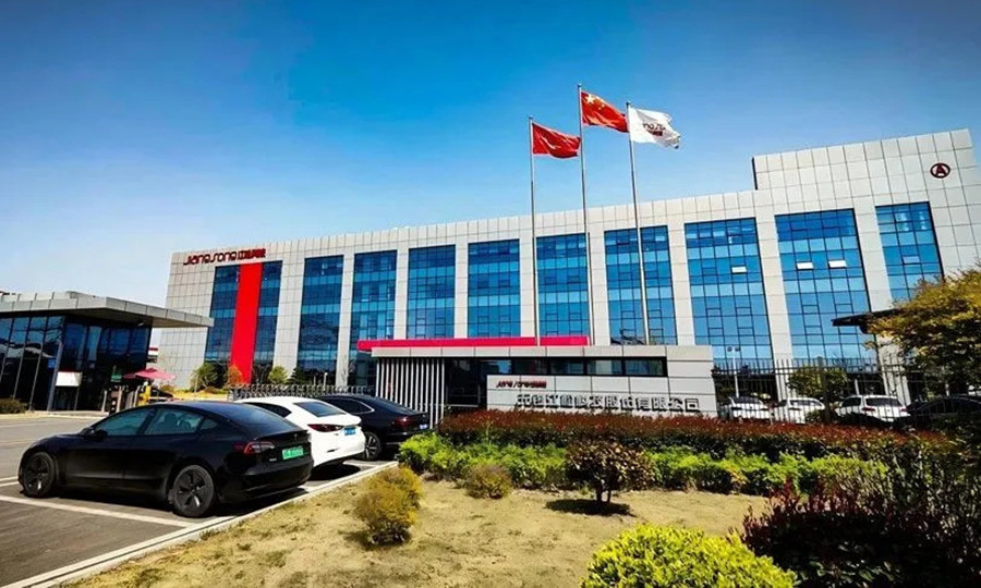 高中毕业80后，18年干出一家光伏设备龙头，如今冲向IPO！